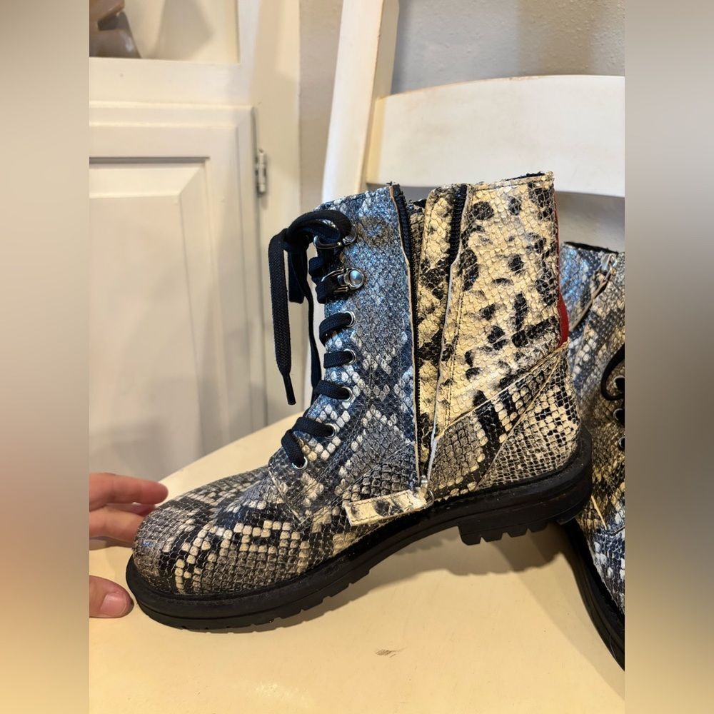 Salt+Umber Snake Embossed Combat Boots Red Heel Lug Sole Size 40 Bikercore - Picture 6 of 11